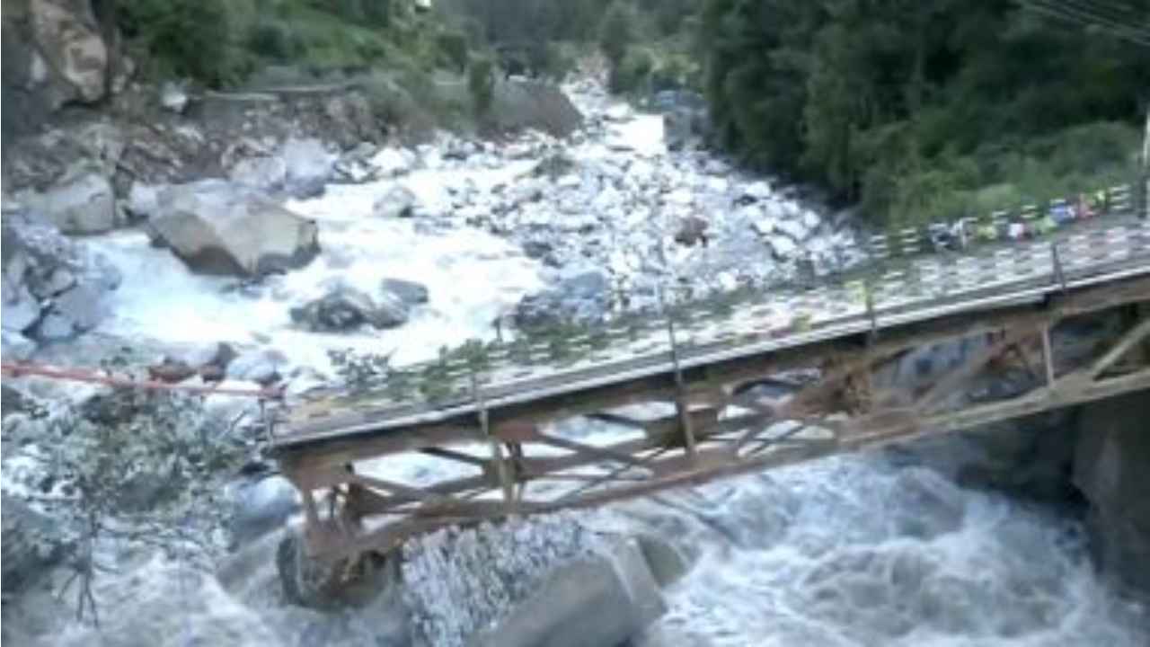 15 Russian tourists stranded in Kasol, Russian Embassy contacts DGP Himachal Pradesh for their safety