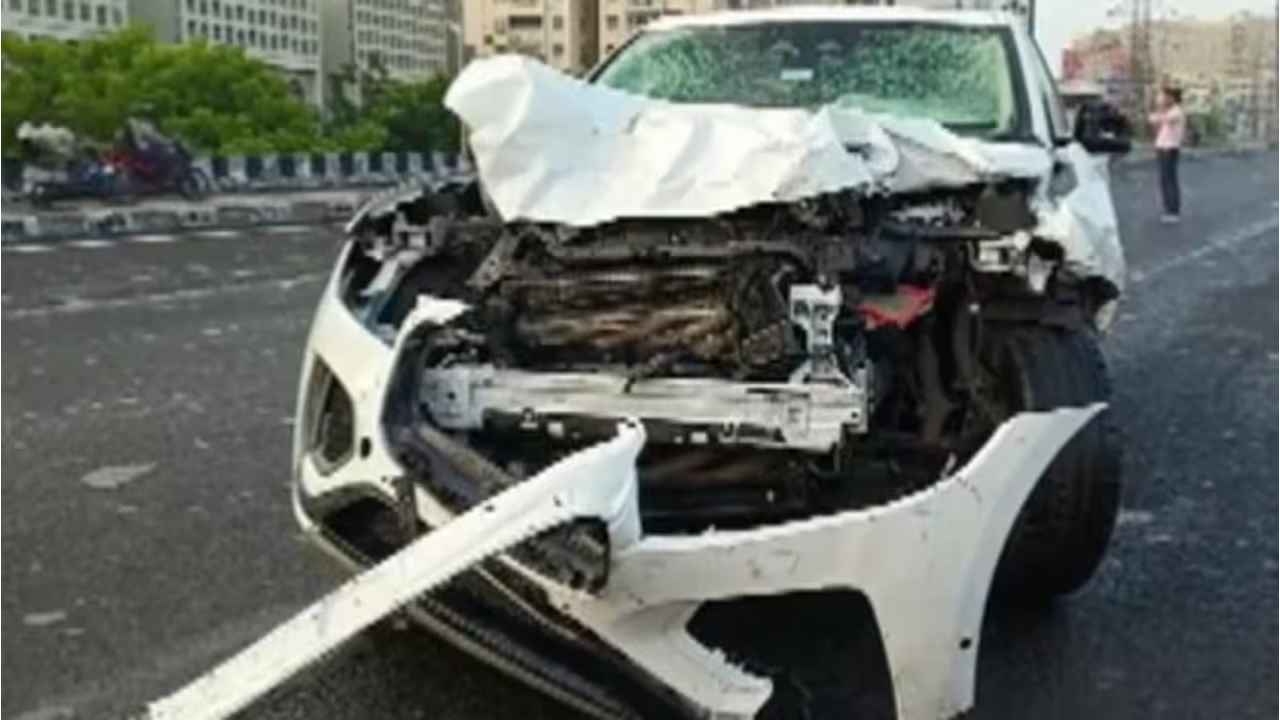 9 persons killed as Jaguar crashes into crowd in Ahmedabad on Iskcon flyover