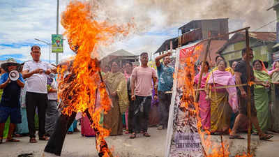 Manipur: Moreh becomes a war zone as armed groups and security forces engage in intense gunfight