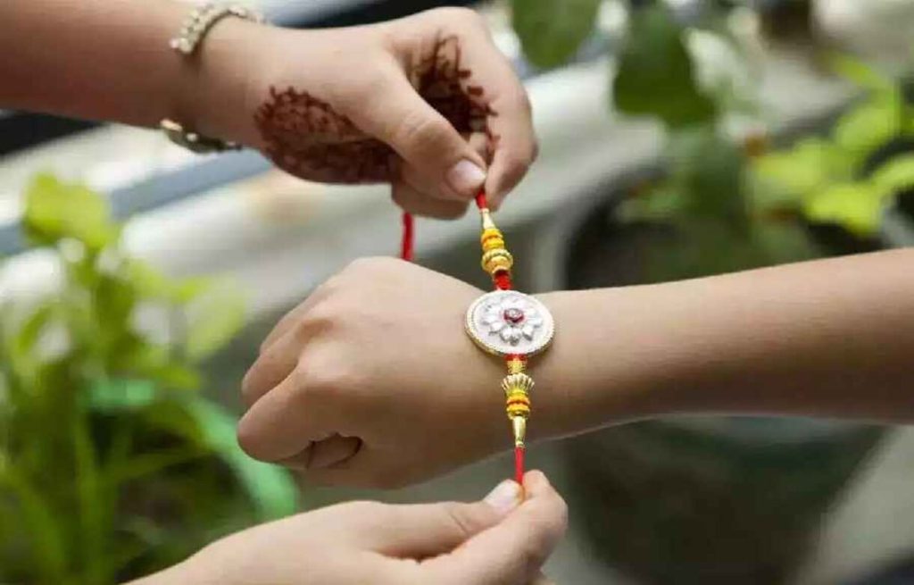 Rakhi 2023: NCPCR asks schools not to punish students for wearing rakhi, mehendi during Raksha Bandhan