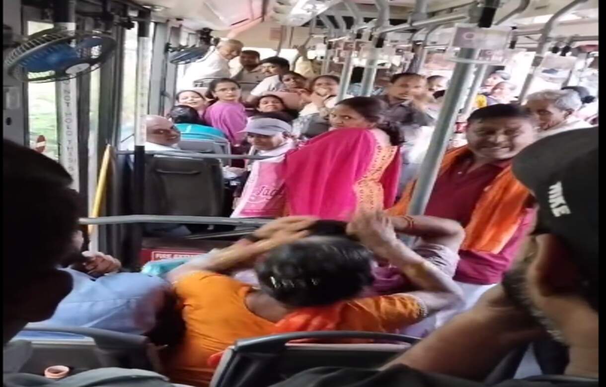 Watch: Two Delhi women fight over a seat in Delhi bus