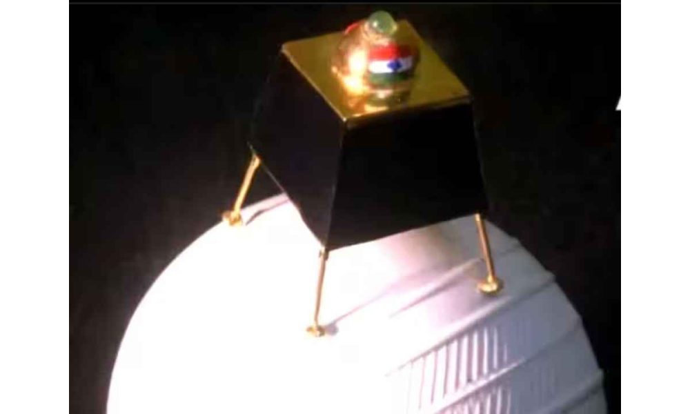 Tamil Nadu: Artist designs a 1.5 inch tall model of Chandrayaan 3 using 4 gm of gold