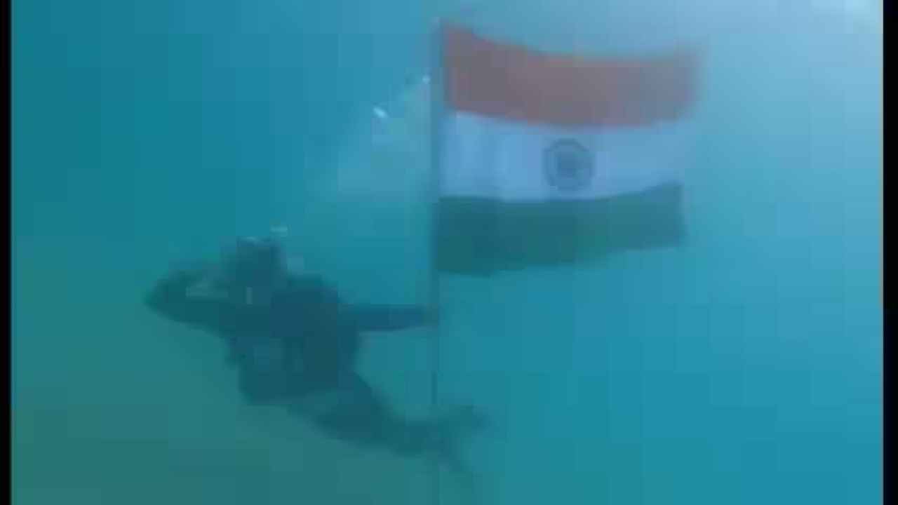 Tamil Nadu: Indian Coast Guard Personnel celebrate Independence Day 2023 by hoisting the National Flag underwater