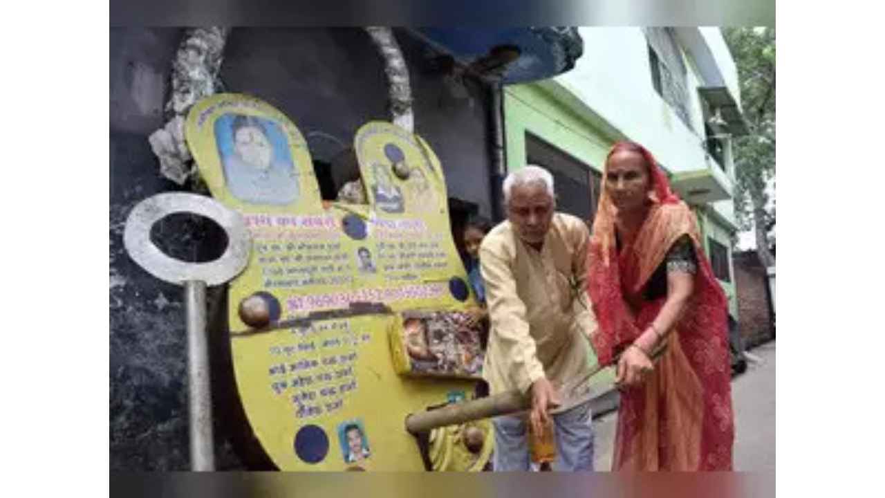 Aligarh artisan makes 400 kg lock for Ayodhya Ram Mandir