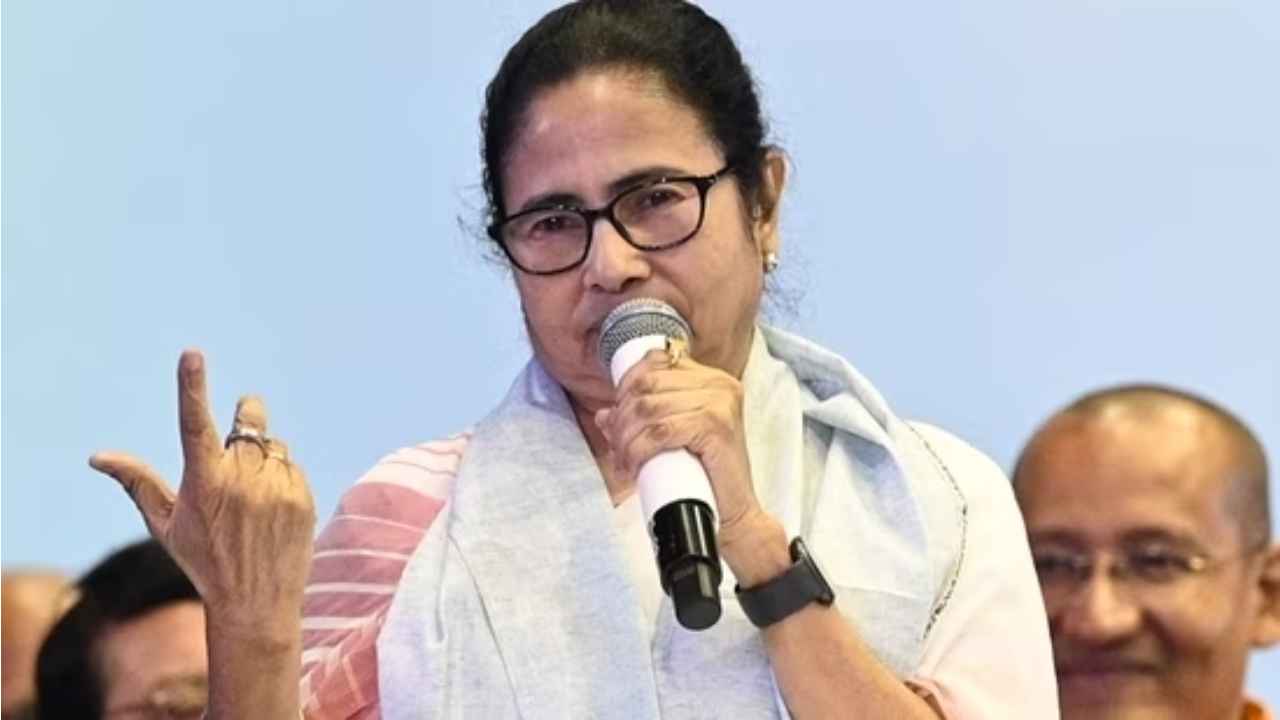 Watch: Mamata Banerjee says Indira Gandhi asked Rakesh Roshan how India looked from space, video goes viral