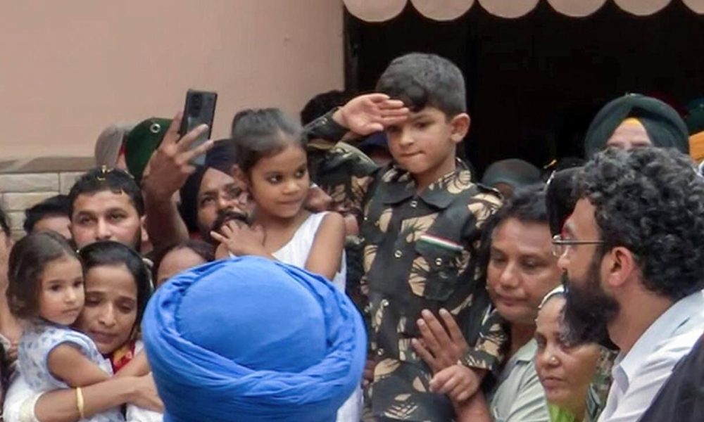 Anantnag encounter: 6-year-old son bids farewell to father, Col Manpreet Singh | Watch