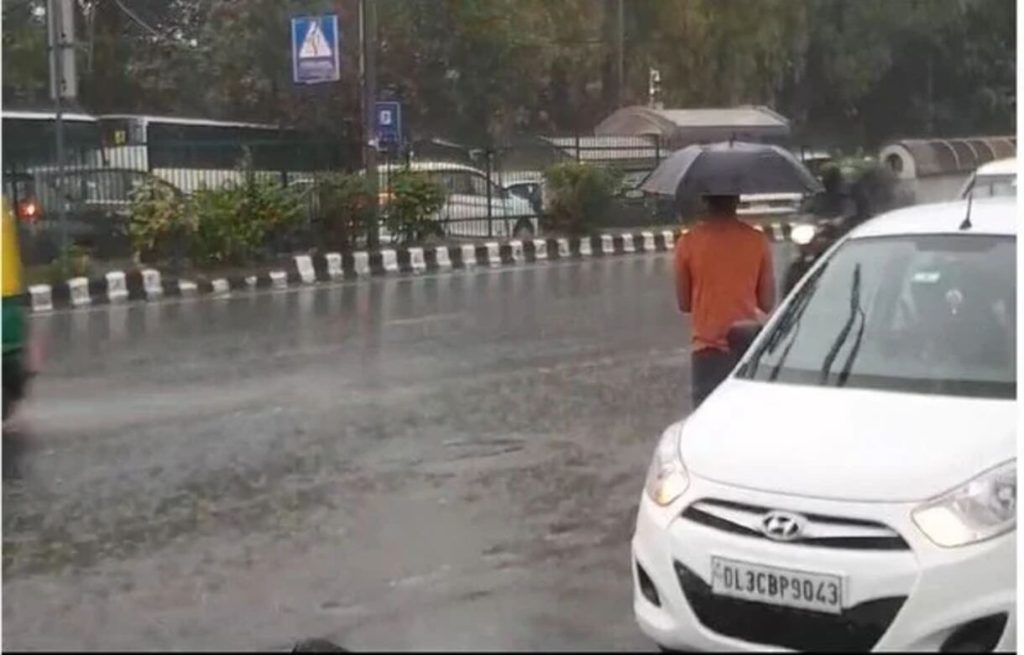 Delhi, NCR receives heavy rainfall, thunderstorms, IMD issues yellow alert