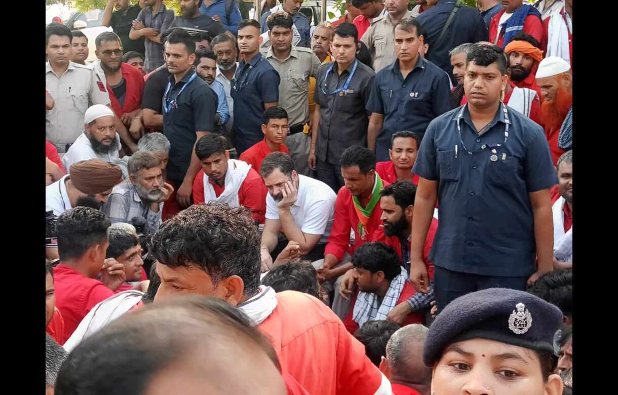 Delhi: Rahul Gandhi meets railway porters at Anand Vihar Railway station | Watch here