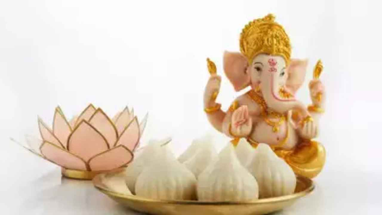 Happy Ganesh Chaturthi 2023: Greetings, wishes and quotes to share with your family