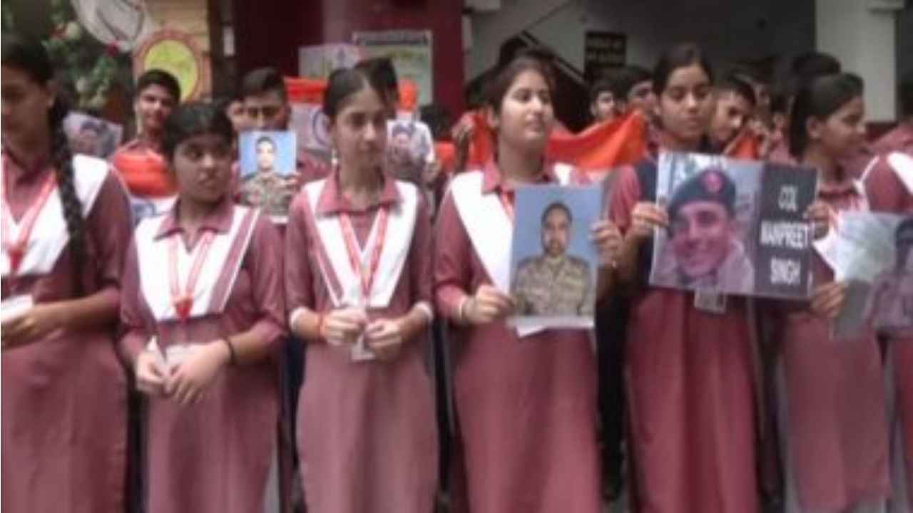 School students in Jammu pay tribute to officers killed in Anantnag encounter