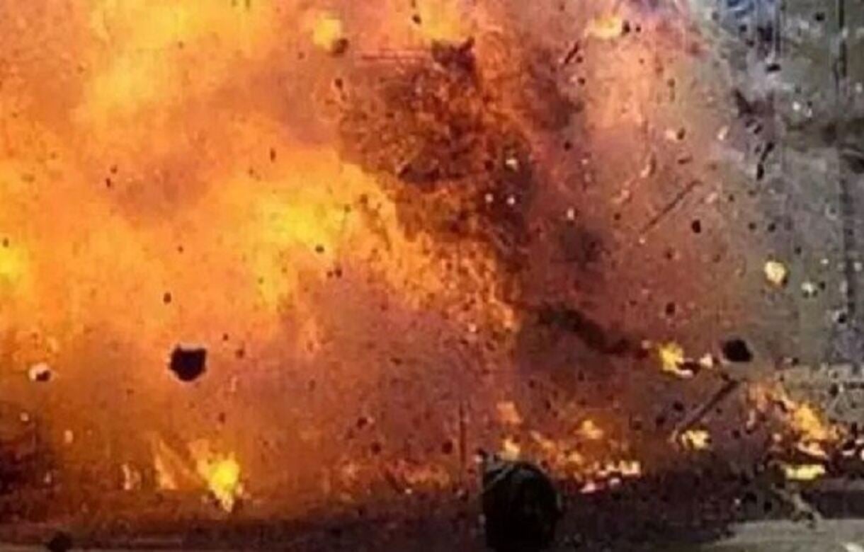 Anantnag: 8 labourers injured in load carrier vehicle explosion at Larkipora, investigation underway