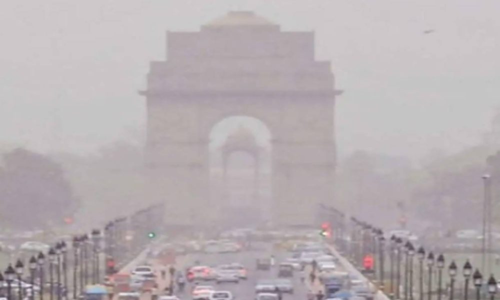 Delhi air pollution: Dussehra, stubble burning keeps air quality in poor category