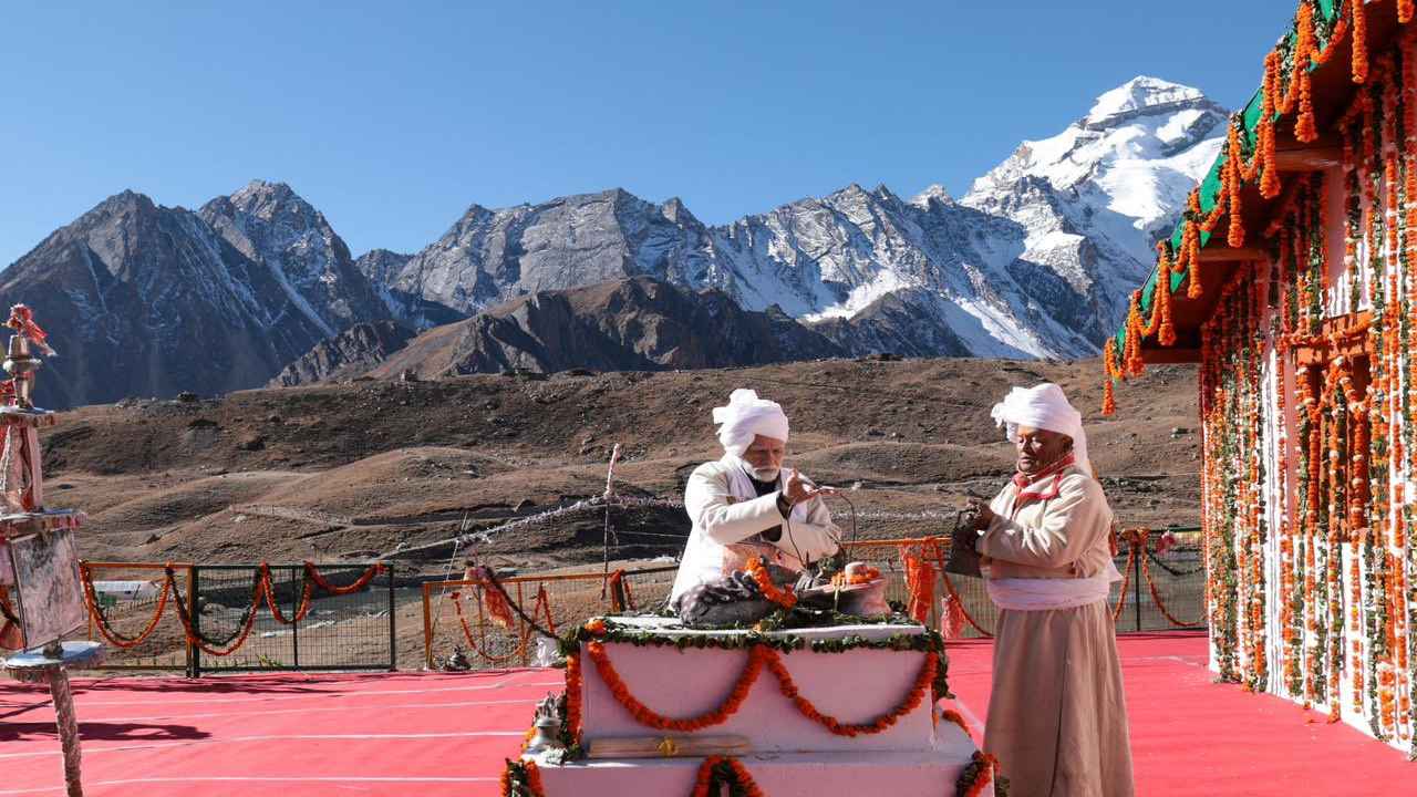 PM Modi performs pooja in Pithoragarh