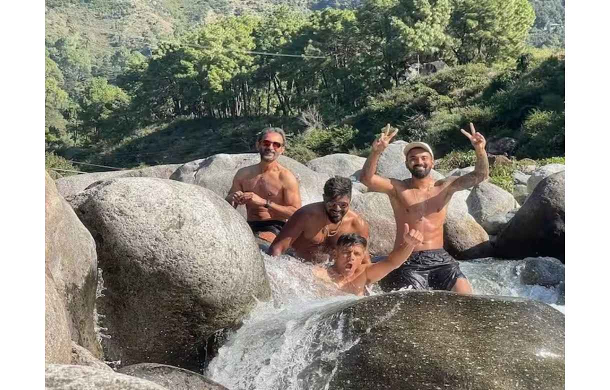 KL Rahul shares pictures from his trips featuring himself, Rahul Dravid, batting coach Vikram Rathour