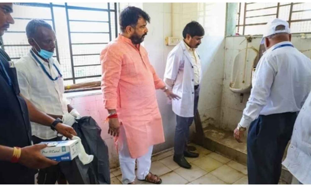 Watch: Shiv Sena MP Hemant Patil makes hospital dean clean toilet as 24 people die in 24 hours