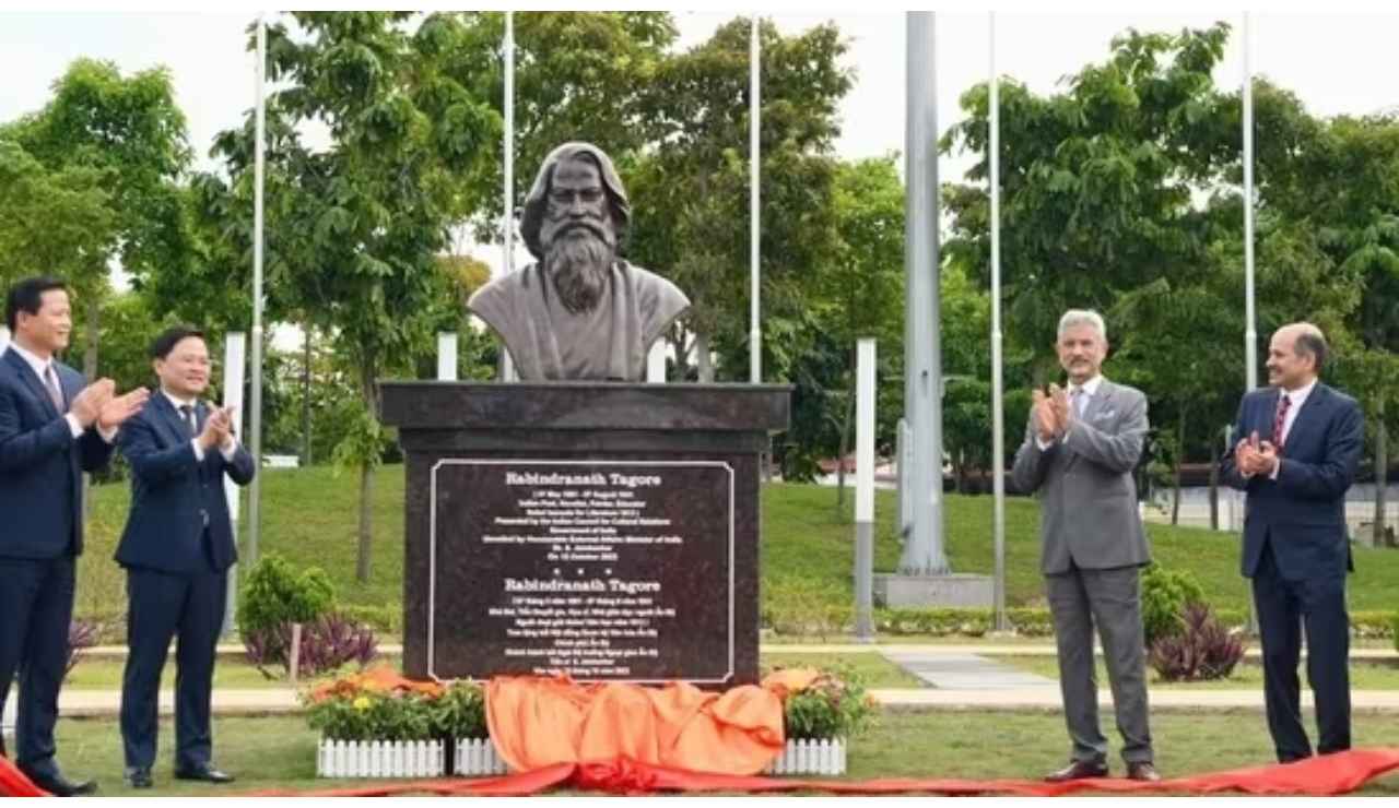 Jaishankar unveils bust of Rabindranath Tagore in Vietnam