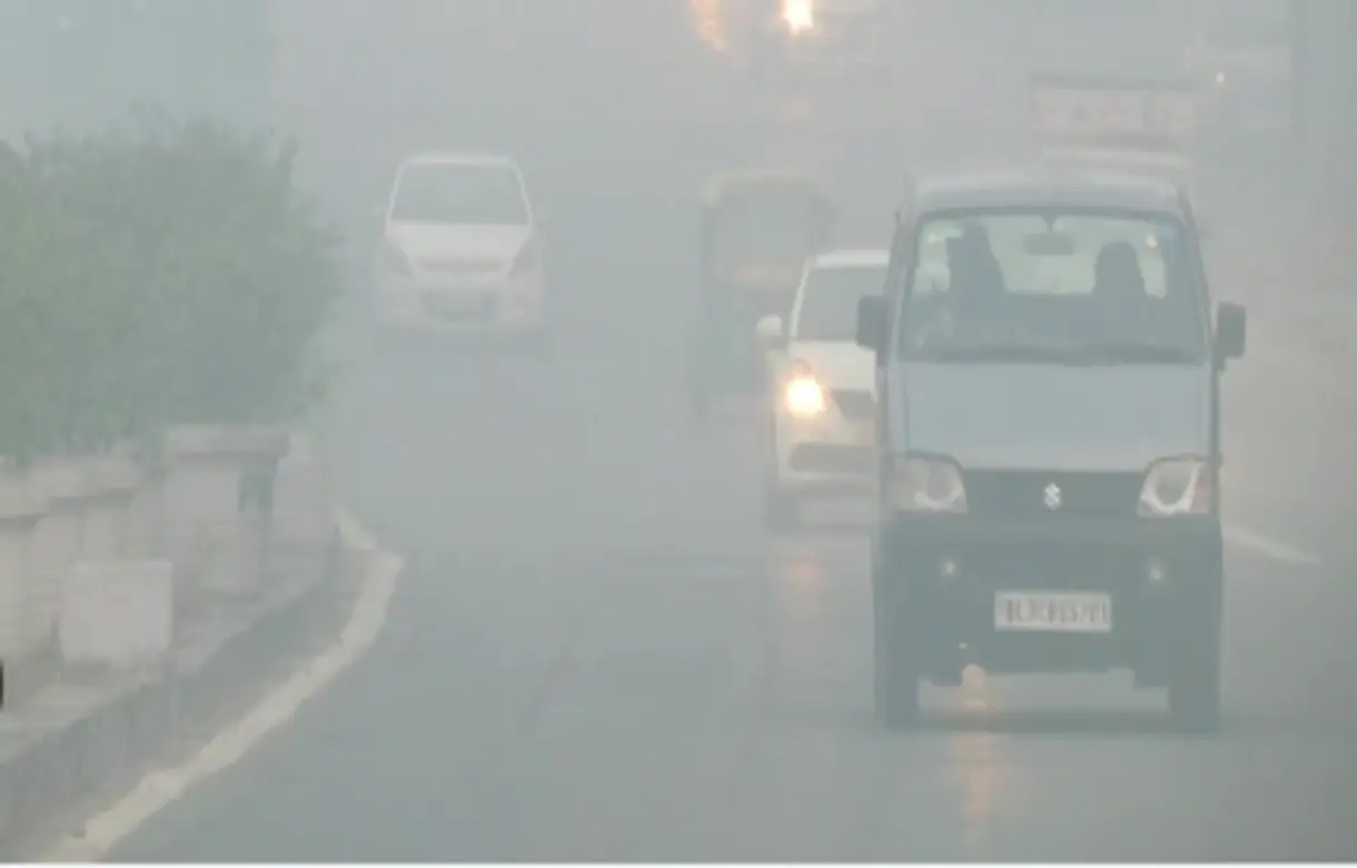 Delhi air pollution: Thick smog blanket envelops national capital, NCR; AQI breaches 400 mark