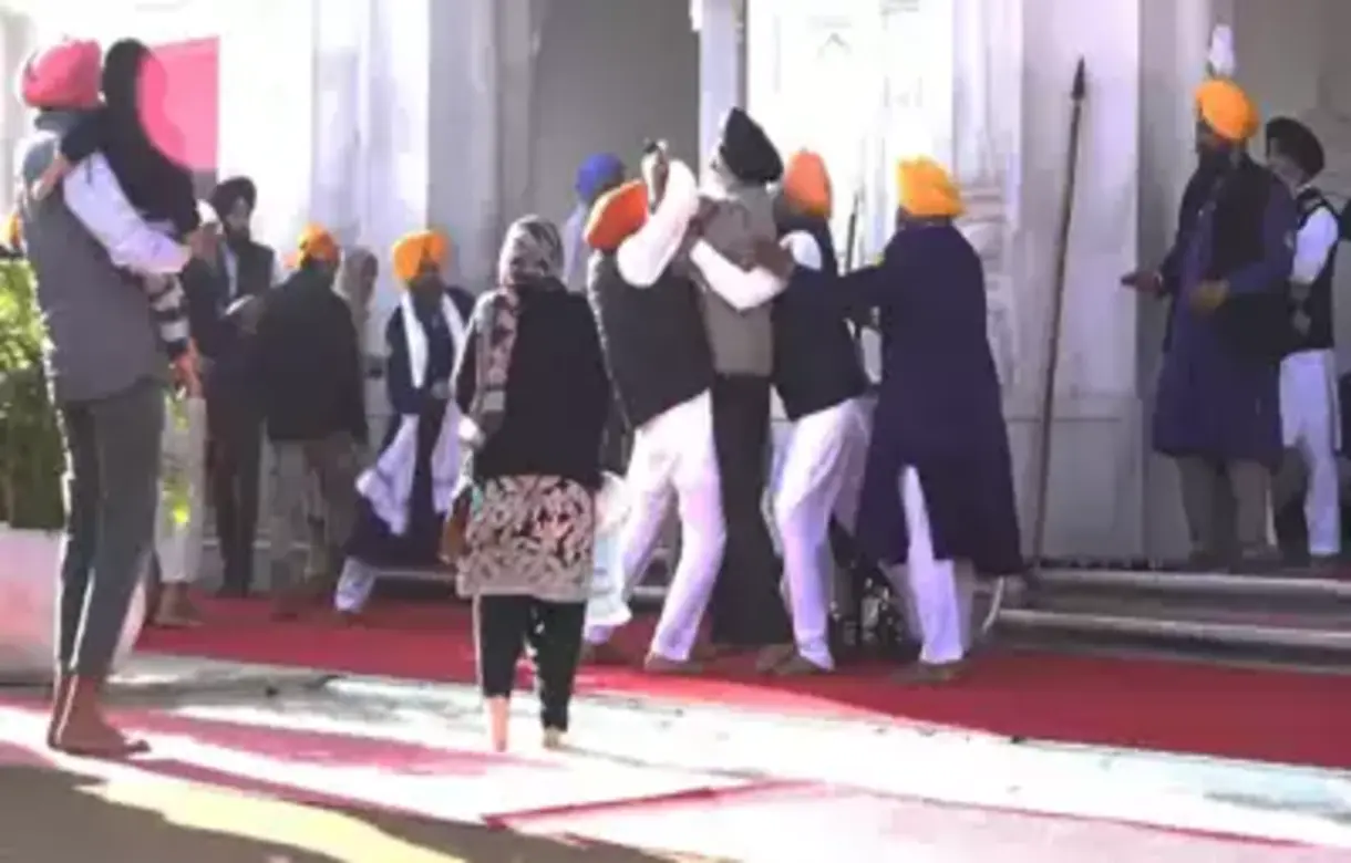 Assasination attempt on Shiromani Akali Dal chief Sukhbir Badal during his penance at Golden Temple