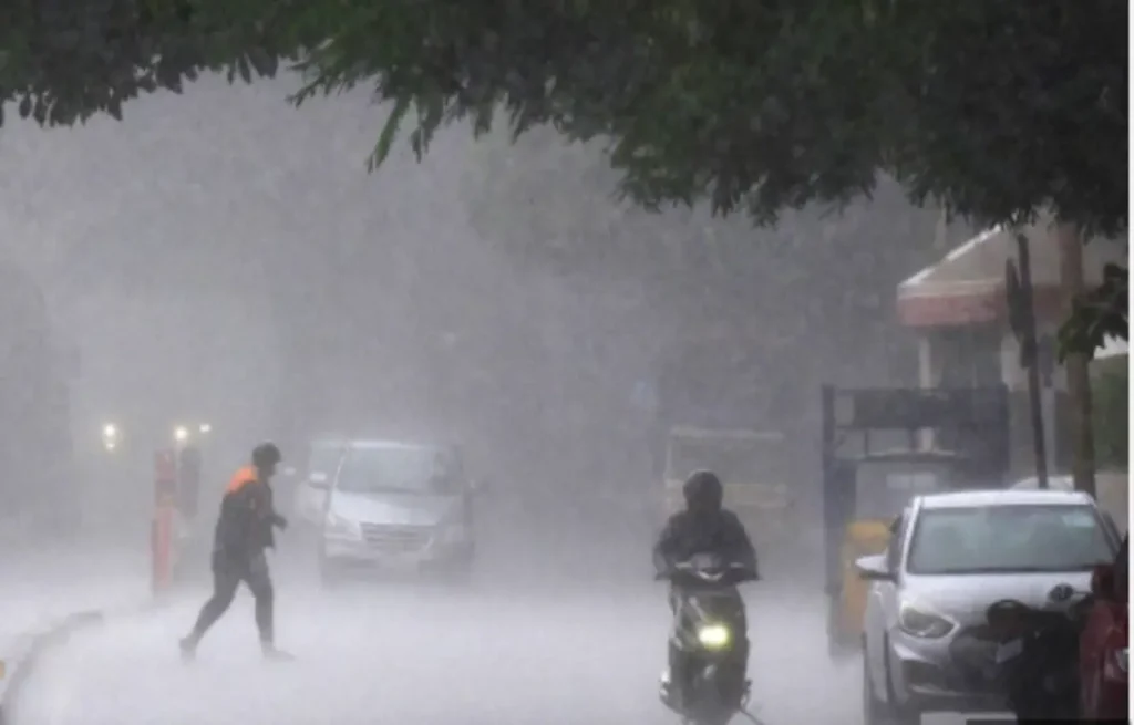 Heavy rainfall in Delhi, storm