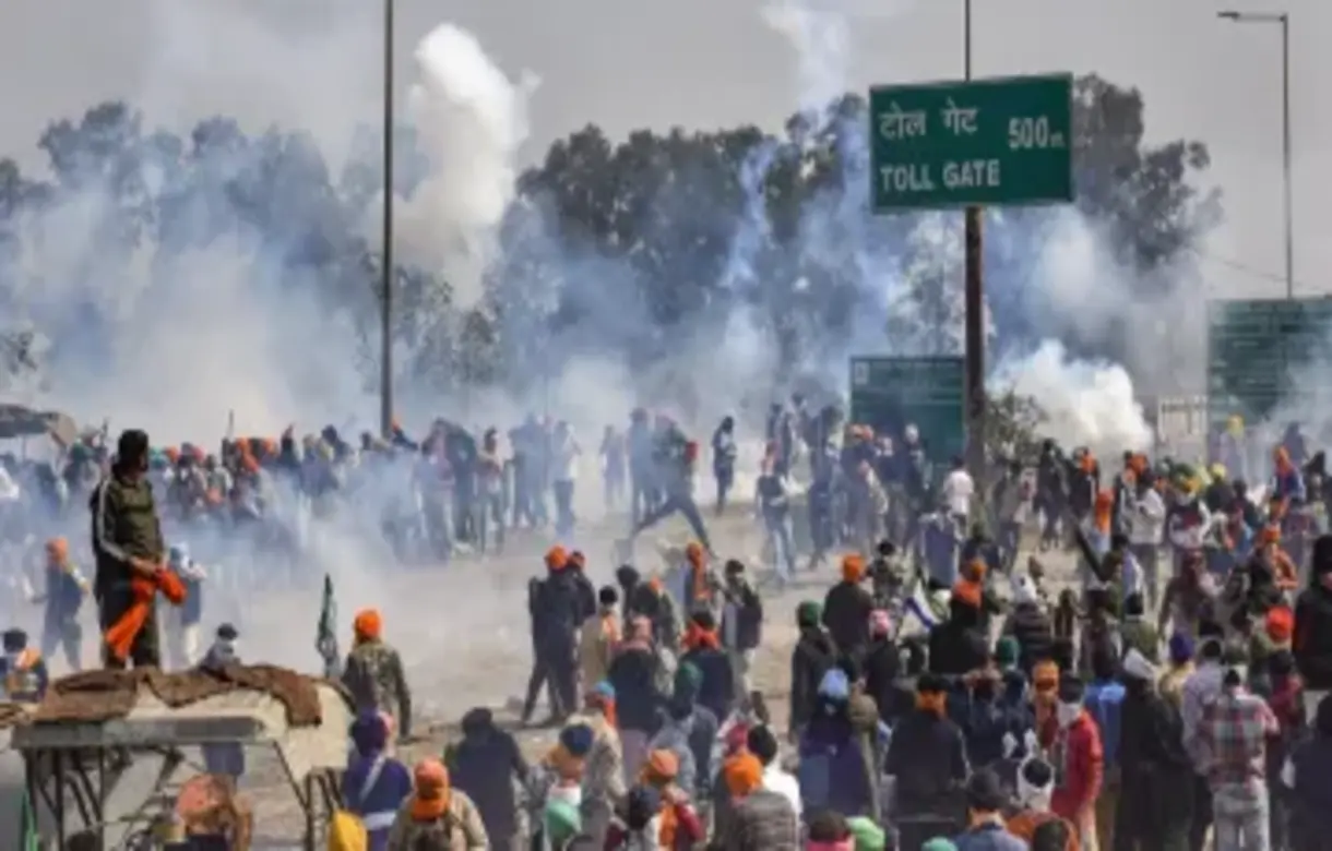 Standoff between farmers and police at Delhi-Haryana border, cops use tear gas