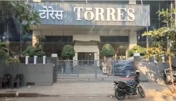 Investors gather outside Torres Jewellery store in Mumbai demanding their money back after being scammed in a Ponzi scheme.