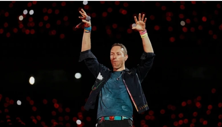 Chris Martin addressing the crowd at Ahmedabad concert after stopping the performance for fan’s safety