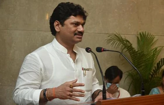 Maharashtra minister resigns after close aide’s arrest in murder case