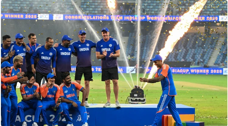 India refuses Asia Cup trophy from ACC Chief Mohsin Naqvi