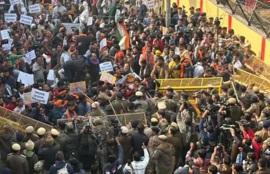 Protests outside Bangladesh High Commission in Delhi over lynching of Hindu youth in Bangladesh